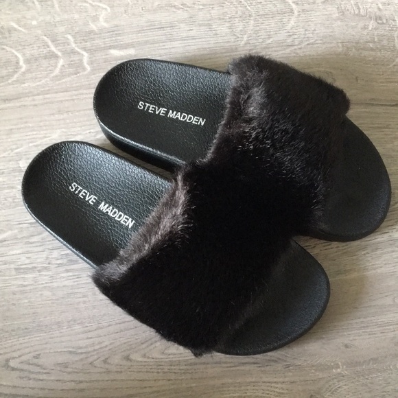 Steve Madden furry slip ons kids size 2 & 3 - Picture 2 of 6